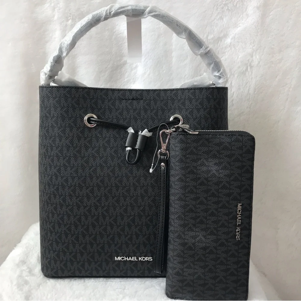 Michael Kors backpack and wallet - Picture 2 of 15
